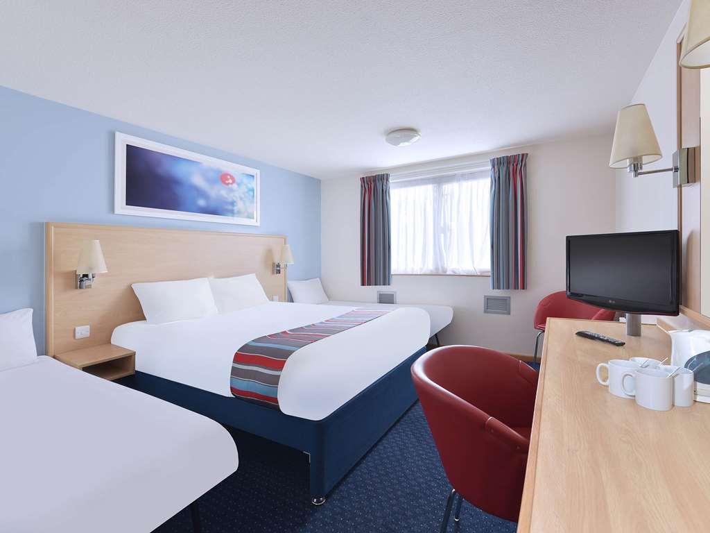 Travelodge Birmingham Dudley חדר תמונה