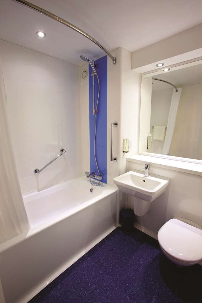 Travelodge Birmingham Dudley חדר תמונה